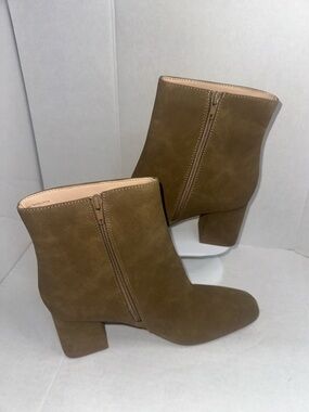 Journee Collection Women's dark green suede ankle boots size 9 1/2